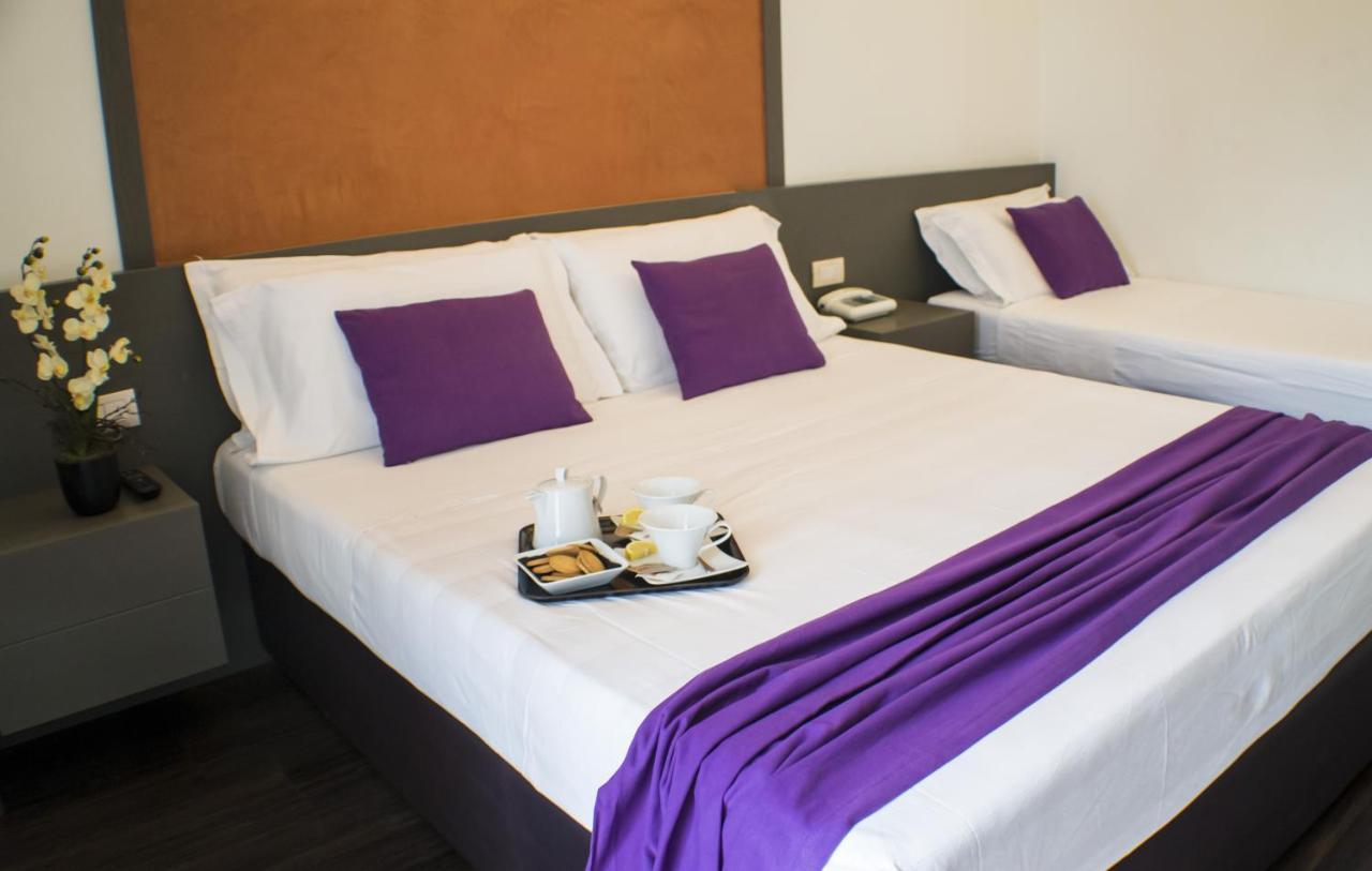 Acapulco Hotel Cattolica Buitenkant foto