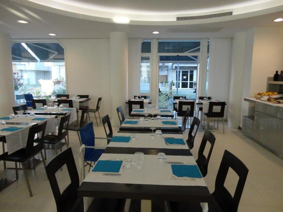 Acapulco Hotel Cattolica Buitenkant foto